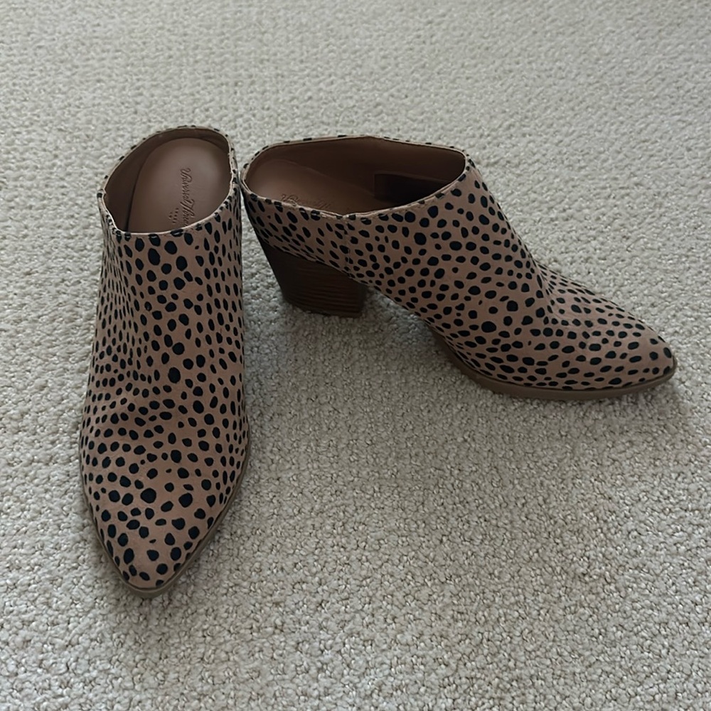 Universal Thread Womens leopard booties- size 6.5